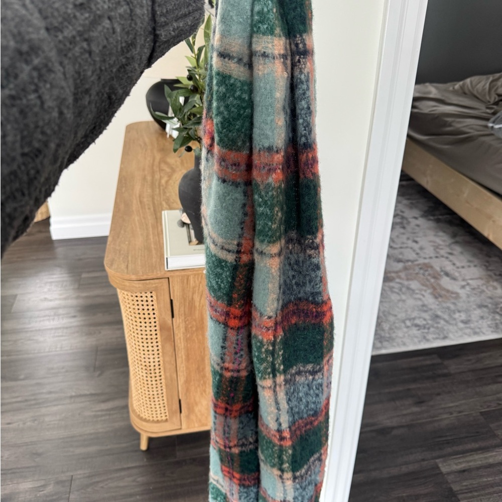 Plaid Scarf in Green and Red